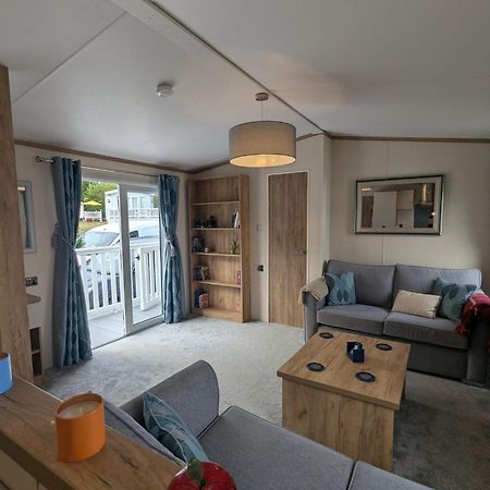 Spacious Comfortable Holiday Home With Unique Layout On 5 Star Shorefield Holiday Park Milford on Sea Εξωτερικό φωτογραφία