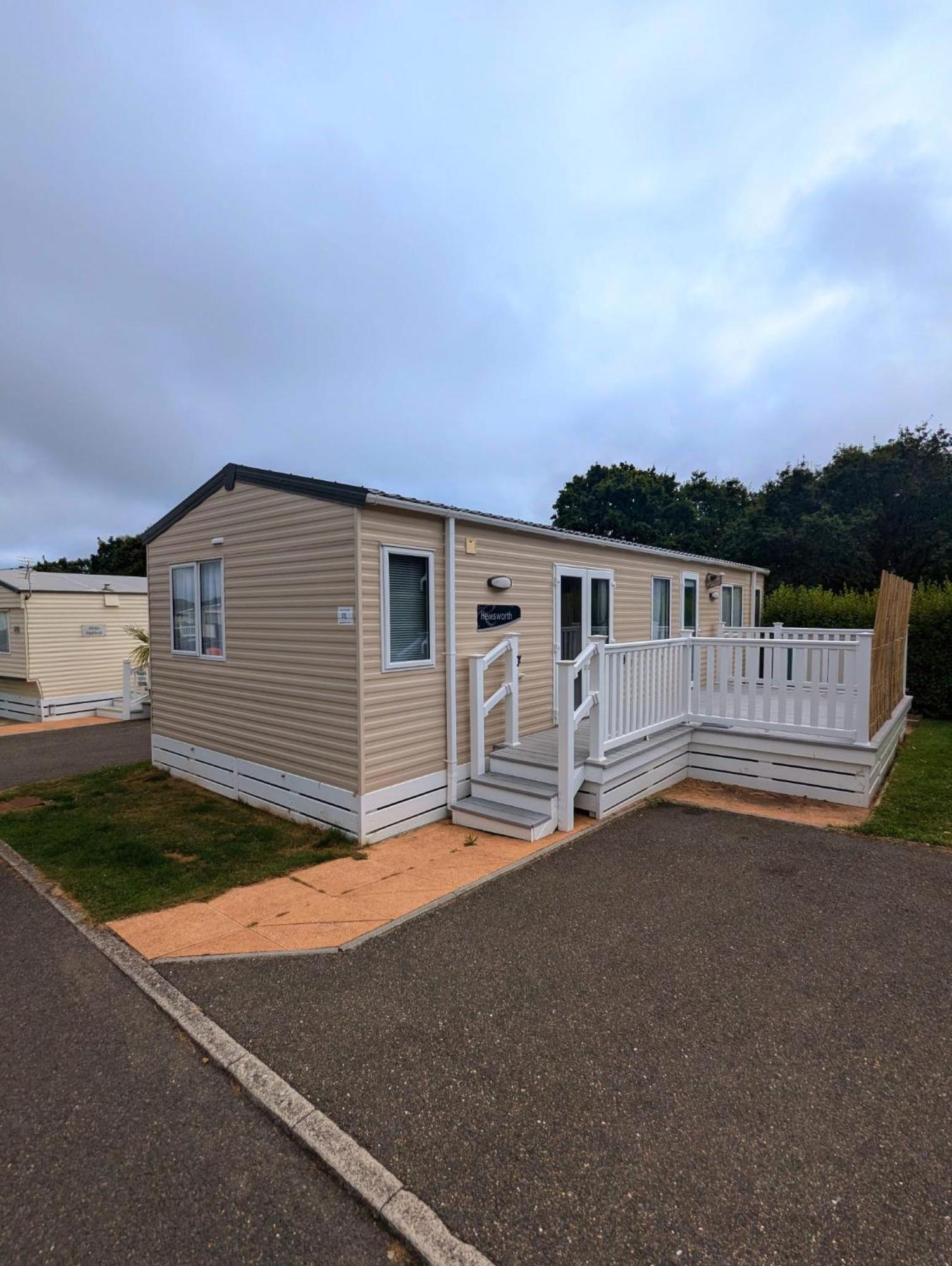 Spacious Comfortable Holiday Home With Unique Layout On 5 Star Shorefield Holiday Park Milford on Sea Εξωτερικό φωτογραφία